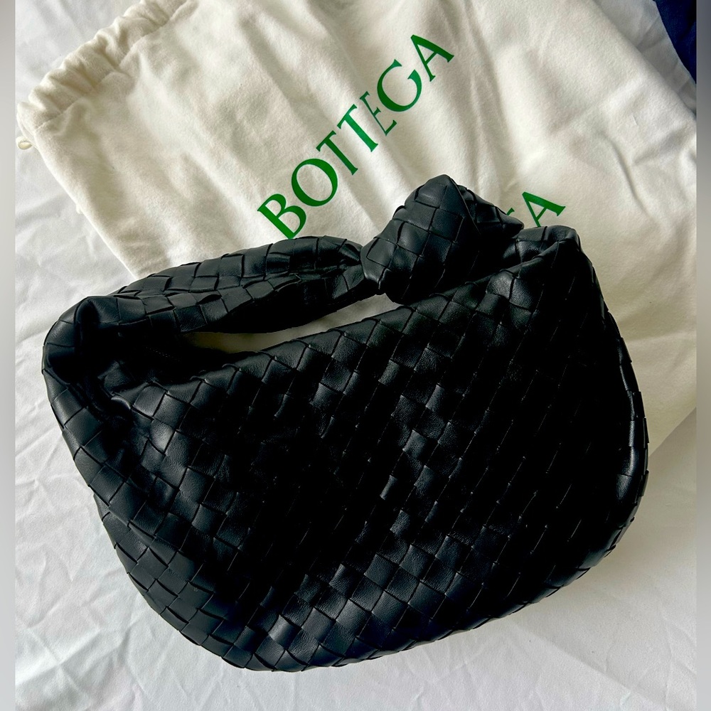 NWT never worn Bottega Veneta Teen Jodie Bag in black.